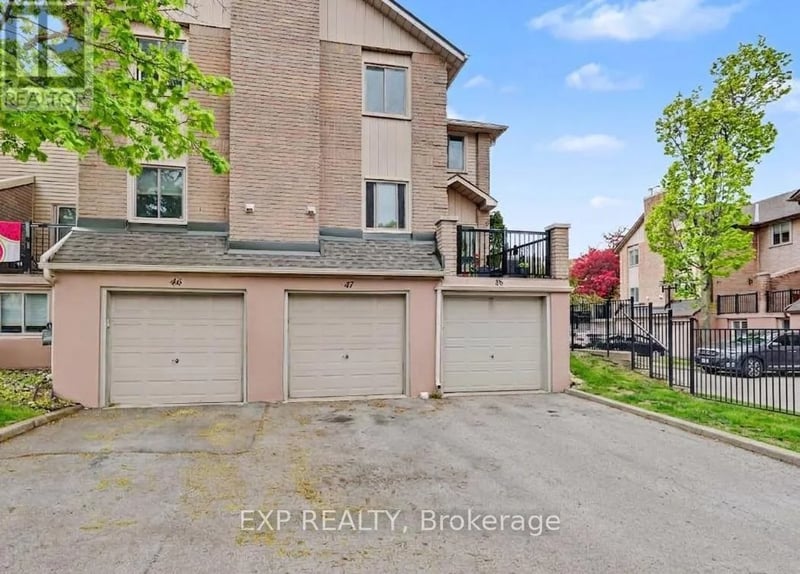 #47 38 Elora Drive, Hamilton (Fessenden), Ontario, L9C7L6, Hamilton (Fessenden), Ontario — photo 1 of 5