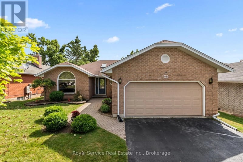 33 Russell Hill Road, Kawartha Lakes (Bobcaygeon), Ontario, K0M1A0, Kawartha Lakes (Bobcaygeon), Ontario — photo 1 of 5