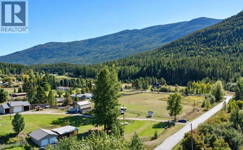 2165 Raven Road, Castlegar, British Columbia, V1N4S9, Castlegar, British Columbia — photo 1 of 5