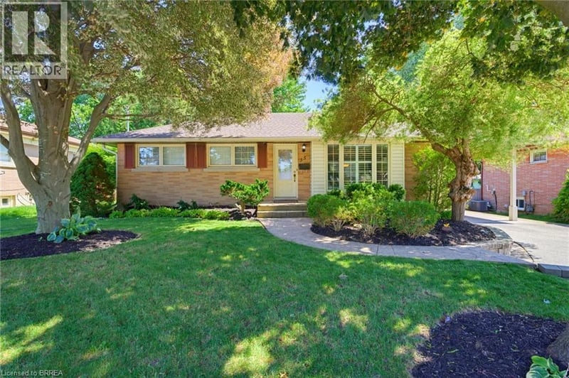 35 VARADI Avenue, Brantford, Ontario, N3R3N2, Brantford, Ontario — photo 1 of 5