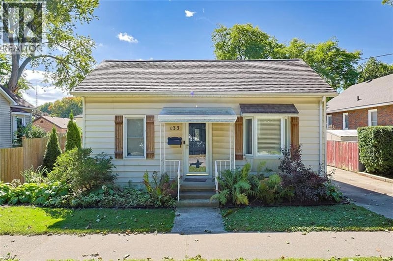 133 BRIGHT Street, Sarnia, Ontario, N7T4E6, Sarnia, Ontario — photo 1 of 5
