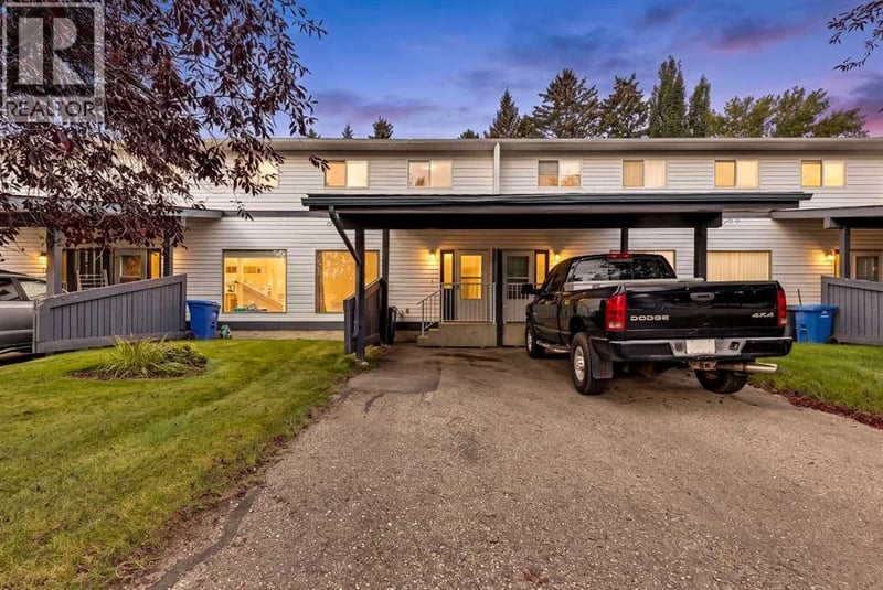 107 Elm Place, Okotoks, Alberta, T1S1J1, Okotoks, Alberta — photo 1 of 5