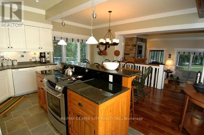 #Villa16 1020 Birch Glen Road, Lake of Bays (Mclean), Ontario, P0B1A0, Lake of Bays (Mclean), Ontario — photo 1 of 5