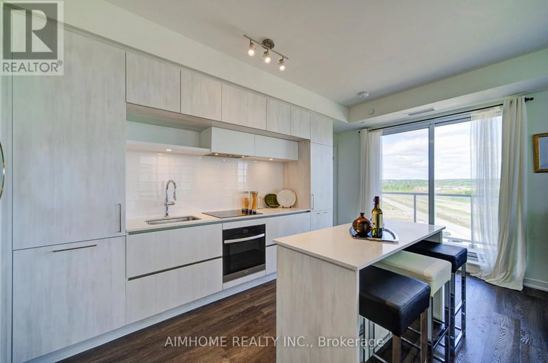 #829 2 David Eyer Road East, Richmond Hill, Ontario, L4S0N6, Richmond Hill, Ontario — photo 1 of 5