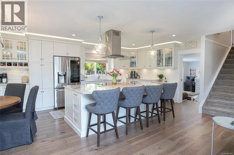 7859 Simpson Road, Central Saanich, British Columbia, V8M2H3, Central Saanich, British Columbia — photo 1 of 5