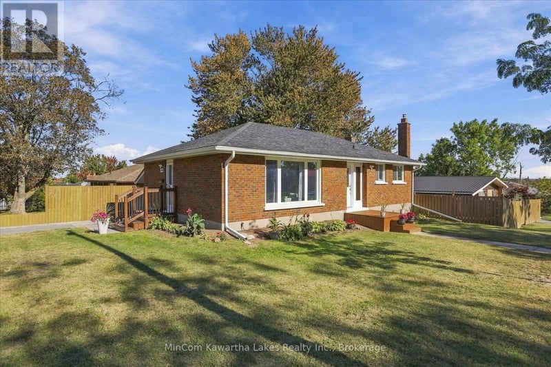 398 Applegrove Avenue, Peterborough (Northcrest Ward 5), Ontario, K9H5L7, Peterborough (Northcrest Ward 5), Ontario — photo 1 of 5