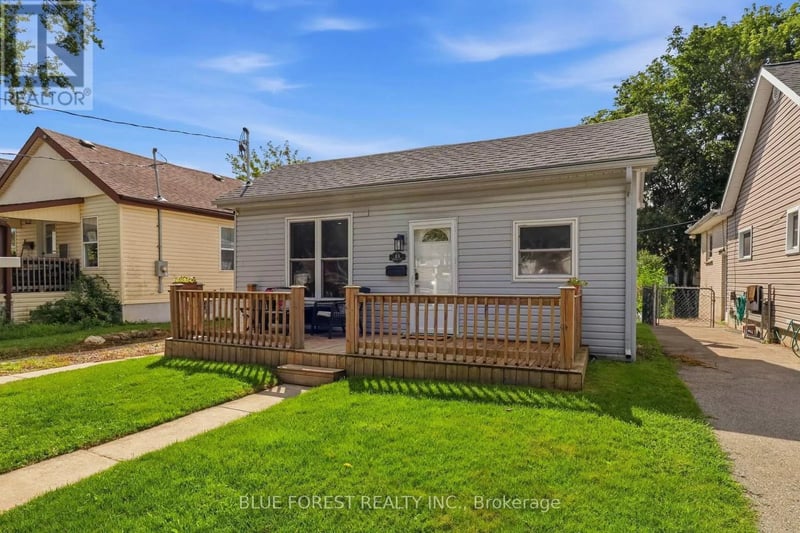 35 Mackay Avenue, London South (South E), Ontario, N6J2V1, London South (South E), Ontario — photo 1 of 5