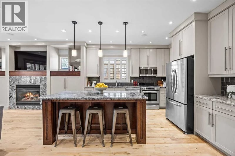 211 32 Avenue Northwest, Calgary, Alberta, T2M2P8, Calgary, Alberta — photo 1 of 5