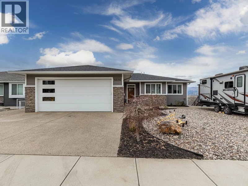 6666 Blackcomb Way, Vernon, British Columbia, V1B0A2, Vernon, British Columbia — photo 1 of 5