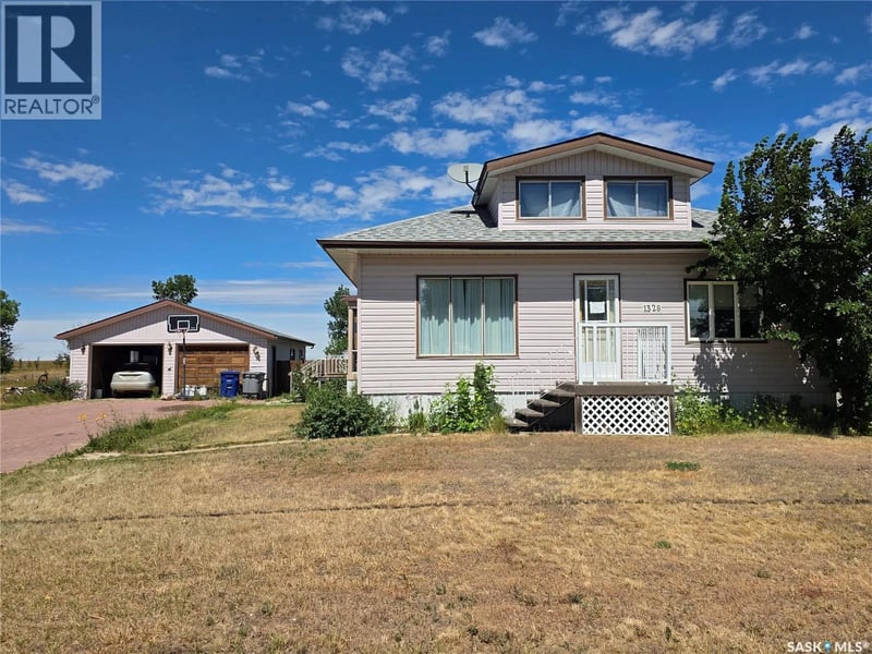 1328 Herbert AVENUE, Herbert, Saskatchewan, S0H2A0, Herbert, Saskatchewan — photo 1 of 5
