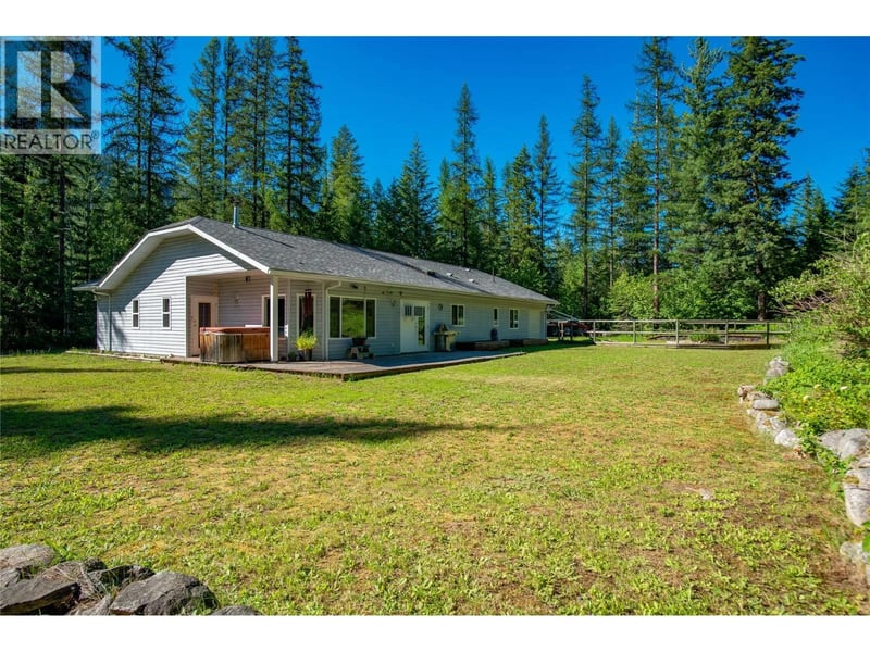 2222 JENISA Road, Castlegar, British Columbia, V1N2L8, Castlegar, British Columbia — photo 1 of 5