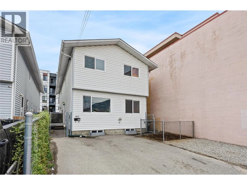 #101 460 Rene Avenue, Penticton, British Columbia, V2A7M2, Penticton, British Columbia — photo 1 of 5