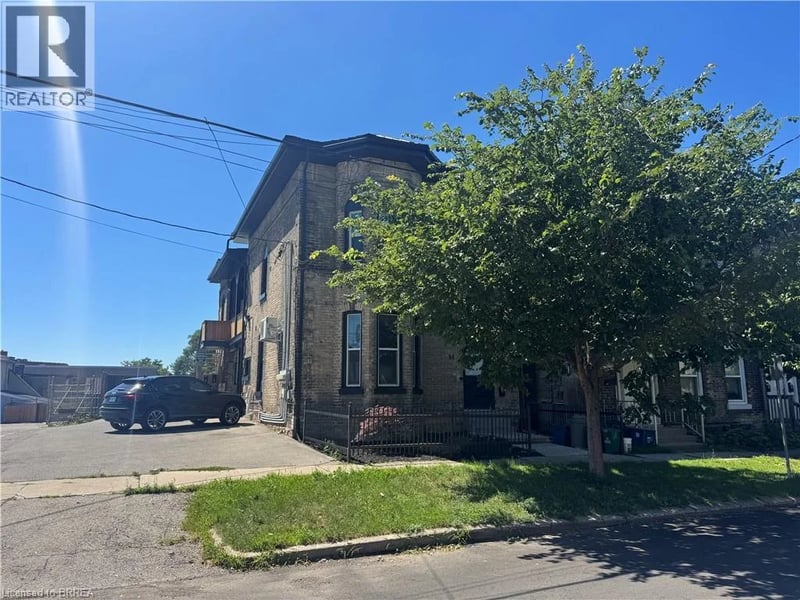 #2 92 ALFRED Street, Brantford, Ontario, N3S5G2, Brantford, Ontario — photo 1 of 5