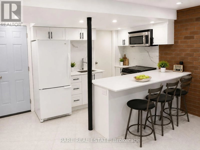 #1 130 Glen Shields Avenue, Vaughan (Glen Shields), Ontario, L4K1T6, Vaughan (Glen Shields), Ontario — photo 1 of 5