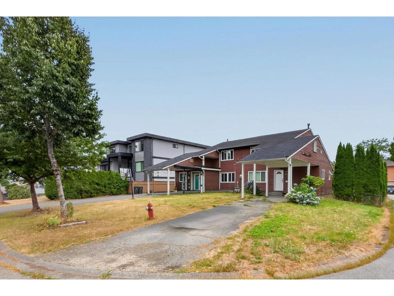 9443 132A Street, Surrey, British Columbia, V3V6W3, Surrey, British Columbia — photo 1 of 5