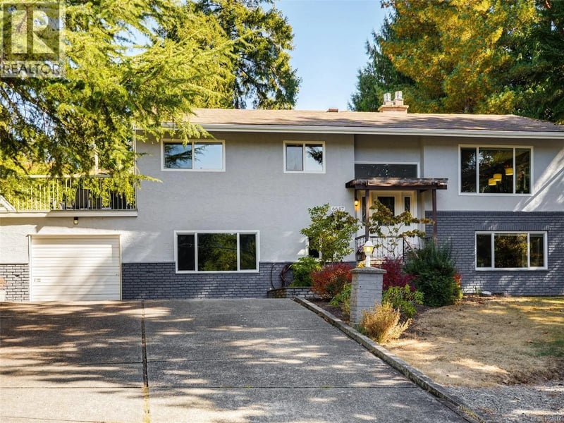 6647 Trudeau Terrace, Central Saanich, British Columbia, V8M1A3, Central Saanich, British Columbia — photo 1 of 5