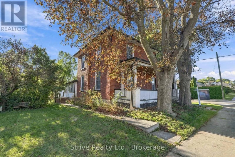 72 Elgin Street, Clarington (Bowmanville), Ontario, L1C3E1, Clarington (Bowmanville), Ontario — photo 1 of 5