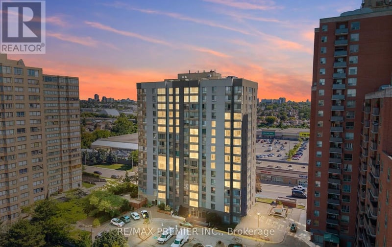 #209 2470 Eglinton Avenue West, Toronto (Beechborough-Greenbrook), Ontario, M6M5E7, Toronto (Beechborough-Greenbrook), Ontario — photo 1 of 5