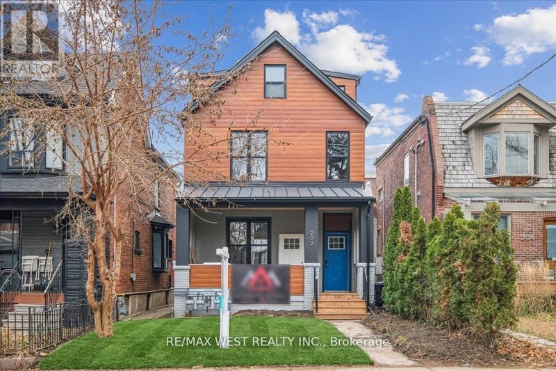 #Upper 202 Perth Avenue, Toronto (Dovercourt-Wallace Emerson-Junction), Ontario, M6P3X8, Toronto (Dovercourt-Wallace Emerson-Junction), Ontario — photo 1 of 5