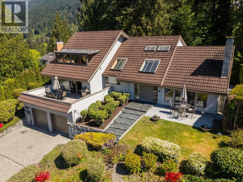 8570 ANSELL Place, West Vancouver, British Columbia, V7W2W3, West Vancouver, British Columbia — photo 1 of 5