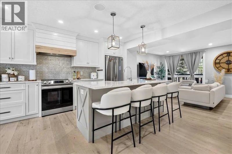 75 Shawglen Way Southwest, Calgary, Alberta, T2Y1Y9, Calgary, Alberta — photo 1 of 5