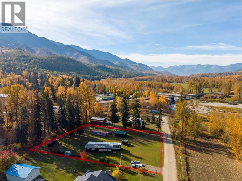 9882 Victoria Street, Fernie, British Columbia, V0B1M5, Fernie, British Columbia — photo 1 of 5