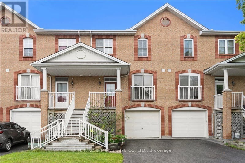 7 Bellflower Private, Ottawa, Ontario, K1T3Z8, Ottawa, Ontario — photo 1 of 5