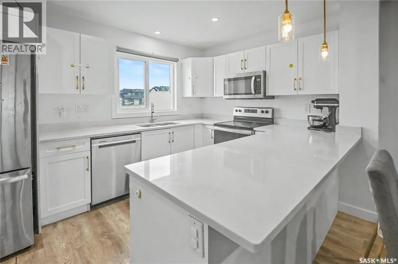 106 Westfield ROAD, Saskatoon, Saskatchewan, S7V0Z8, Saskatoon, Saskatchewan — photo 1 of 5