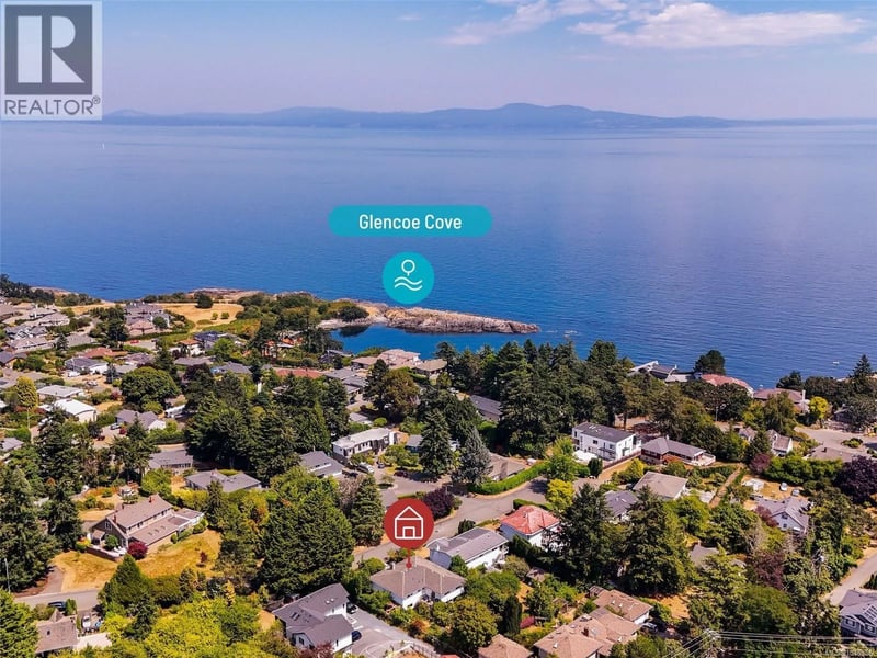 2027 Saltair Place, Saanich, British Columbia, V8N4S4, Saanich, British Columbia — photo 1 of 5