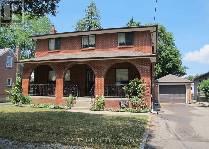 4 Rosalie Avenue, Toronto (Downsview-Roding-CFB), Ontario, M3L1C5, Toronto (Downsview-Roding-CFB), Ontario — photo 1 of 5