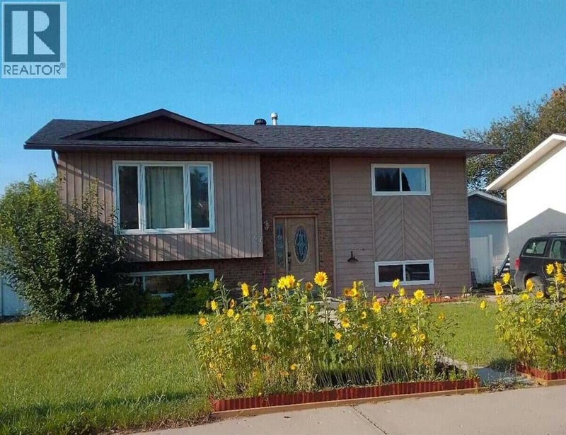 47 East Glen Street Southeast, Medicine Hat, Alberta, T1B2Z8, Medicine Hat, Alberta — photo 1 of 5