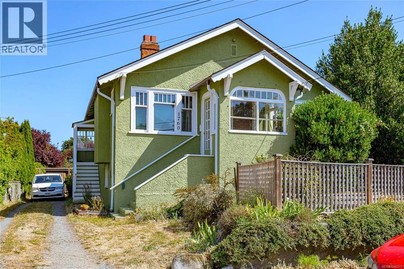 1760 Haultain Street, Victoria, British Columbia, V8R2L2, Victoria, British Columbia — photo 1 of 5