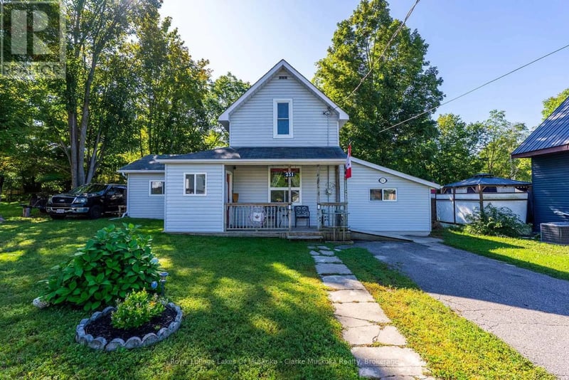 251 James Street West, Gravenhurst (Muskoka (S)), Ontario, P1P1J7, Gravenhurst (Muskoka (S)), Ontario — photo 1 of 5