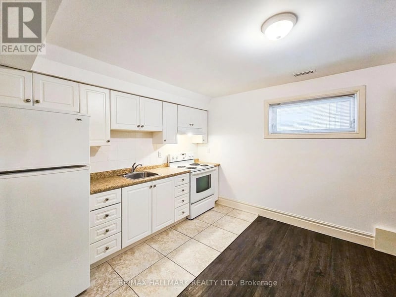 #Basement 2 22 Roberta Drive, Toronto (Englemount-Lawrence), Ontario, M6A2J5, Toronto (Englemount-Lawrence), Ontario — photo 1 of 5