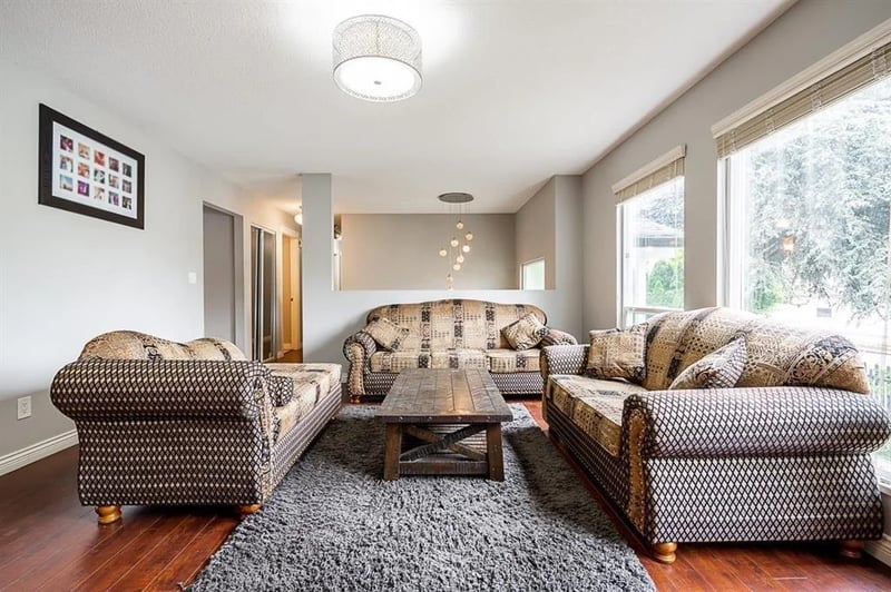 12845 64 Avenue, Surrey, British Columbia, V3W1X4, Surrey, British Columbia — photo 1 of 5