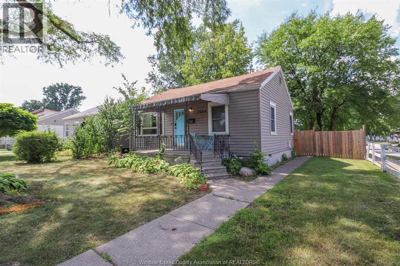 3504 BARRYMORE, Windsor, Ontario, N9C1V3, Windsor, Ontario — photo 1 of 5