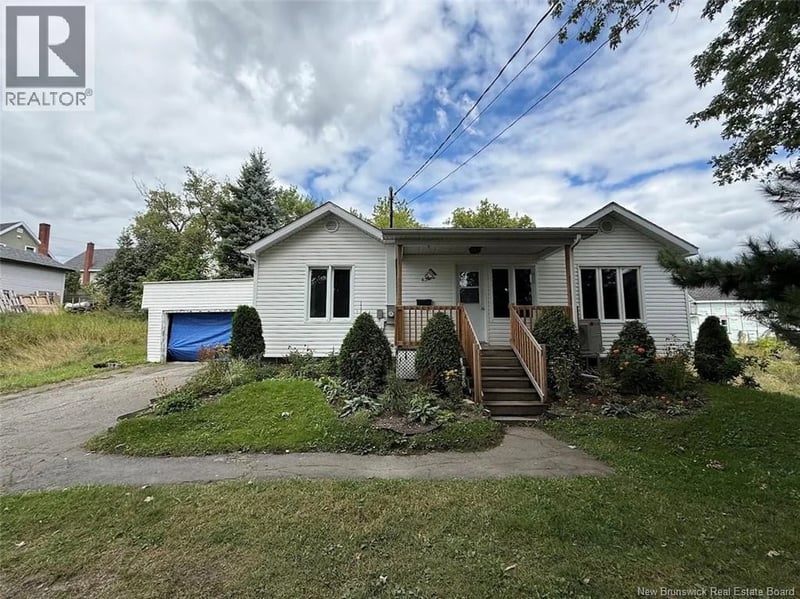 43 Queen Street, Edmundston, New Brunswick, E3V1A3, Edmundston, New Brunswick — photo 1 of 5