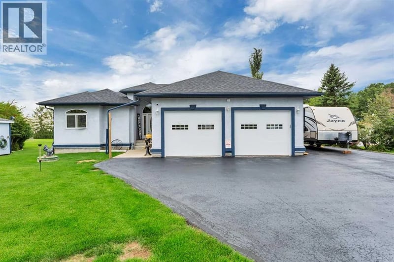 500 Sunnyside Place, Rural Ponoka County, Alberta, T0C0J0, Rural Ponoka County, Alberta — photo 1 of 5