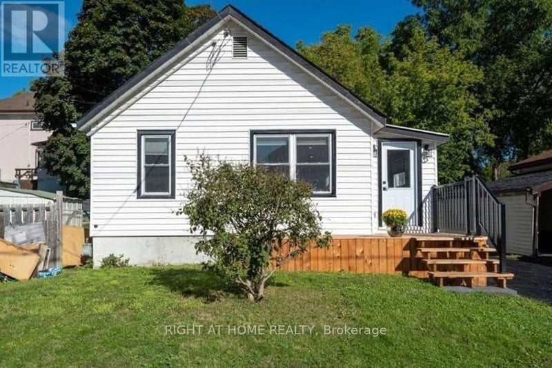 48 Ridley Street East, Belleville (Belleville Ward), Ontario, K8P1Y4, Belleville (Belleville Ward), Ontario — photo 1 of 5