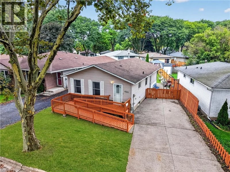 6231 JOHNSON Drive, Niagara Falls, Ontario, L2J3J6, Niagara Falls, Ontario — photo 1 of 5