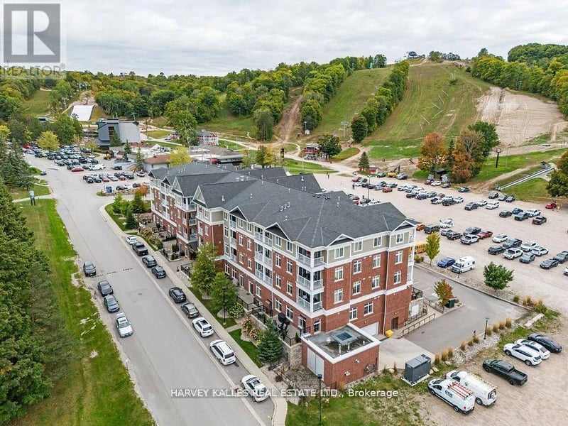 #416 40 Horseshoe Boulevard, Oro-Medonte (Horseshoe Valley), Ontario, L4M4Y8, Oro-Medonte (Horseshoe Valley), Ontario — photo 1 of 5