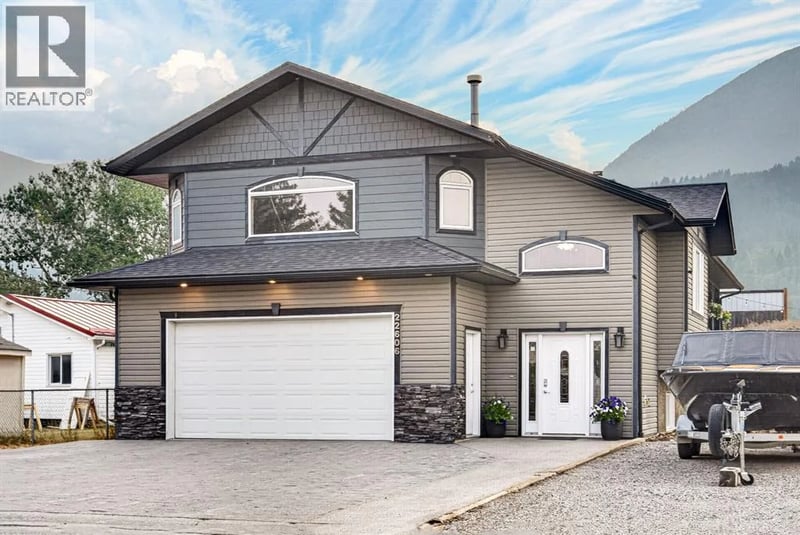 22606 10 Avenue, Hillcrest, Alberta, T0K1C0, Hillcrest, Alberta — photo 1 of 5