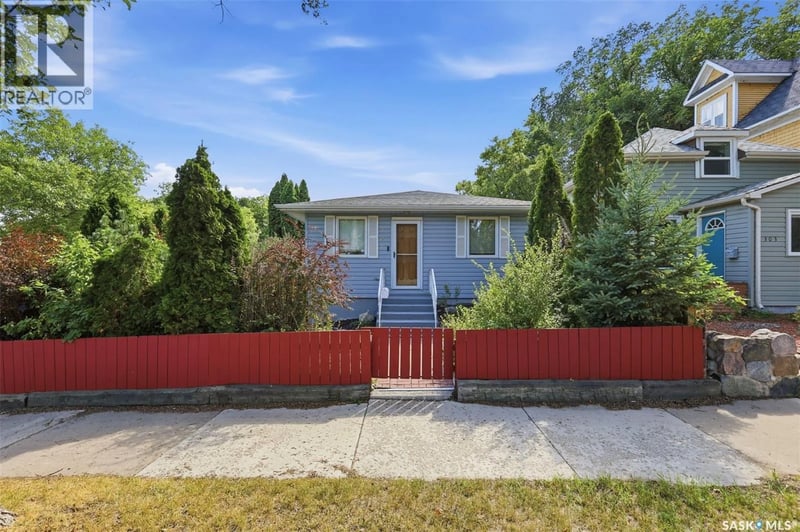 301 29th STREET W, Saskatoon, Saskatchewan, S7L0M2, Saskatoon, Saskatchewan — photo 1 of 5