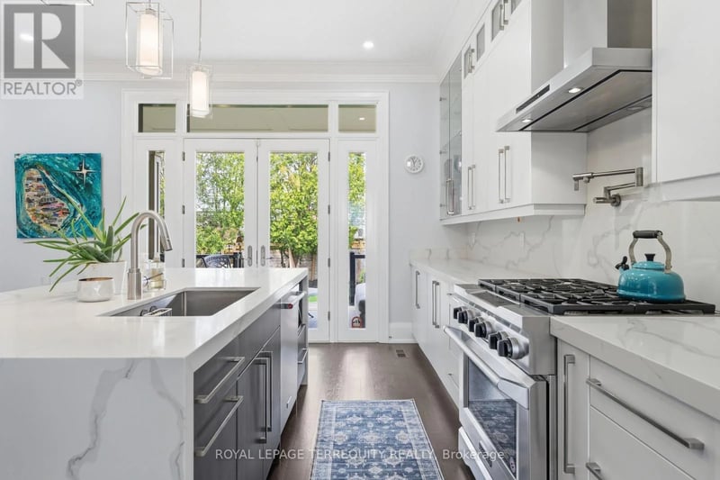130 Edgecroft Road, Toronto (Stonegate-Queensway), Ontario, M8Z2C3, Toronto (Stonegate-Queensway), Ontario — photo 1 of 5