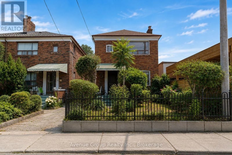 1 Warland Avenue, Toronto (East York), Ontario, M4J3E8, Toronto (East York), Ontario — photo 1 of 5