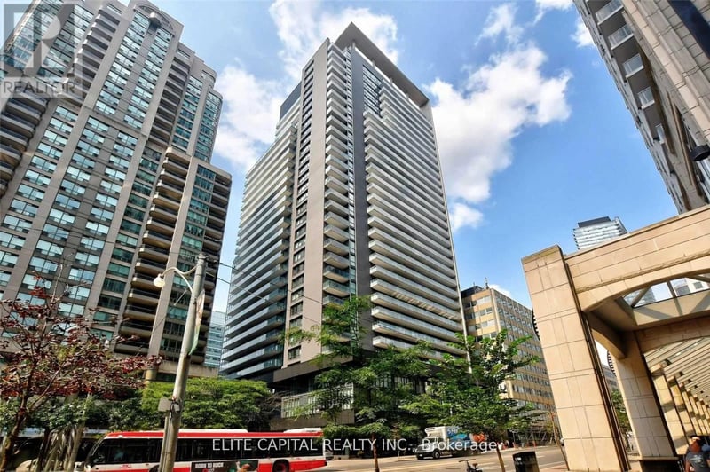 #502 770 Bay Street, Toronto (Bay Street Corridor), Ontario, M5G0A6, Toronto (Bay Street Corridor), Ontario — photo 1 of 5