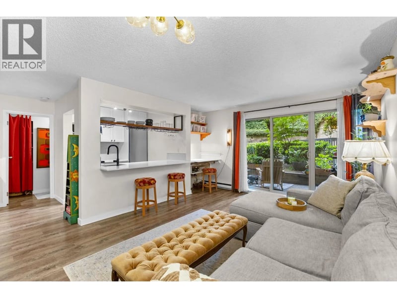 #210 9867 MANCHESTER Drive, Burnaby, British Columbia, V3N4P6, Burnaby, British Columbia — photo 1 of 5