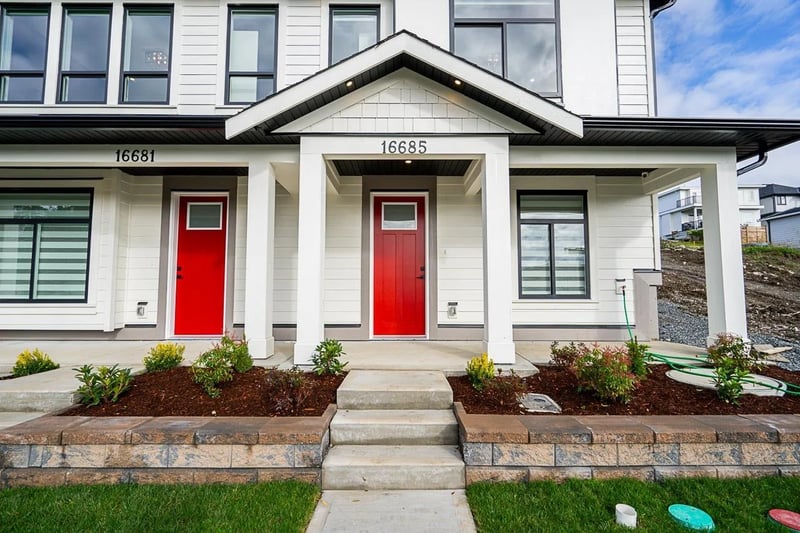 16685 16 Avenue, Surrey, British Columbia, V3S9X7, Surrey, British Columbia — photo 1 of 5