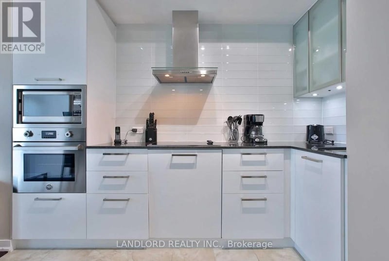 #5209 14 York Street, Toronto (Waterfront Communities), Ontario, M5J2Z2, Toronto (Waterfront Communities), Ontario — photo 1 of 5