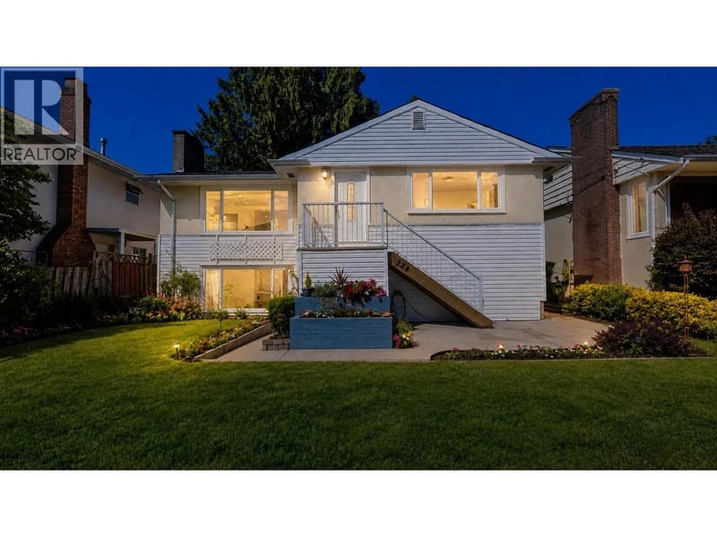 234 23RD Street, North Vancouver, British Columbia, V7M2B3, North Vancouver, British Columbia — photo 1 of 5